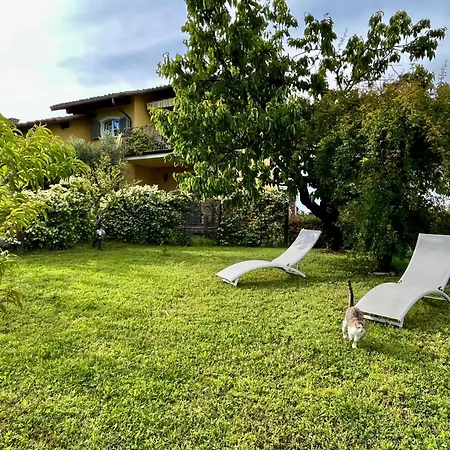 Farm stay Casa Arcobaleno Holiday Home Apartments Diano d'Alba